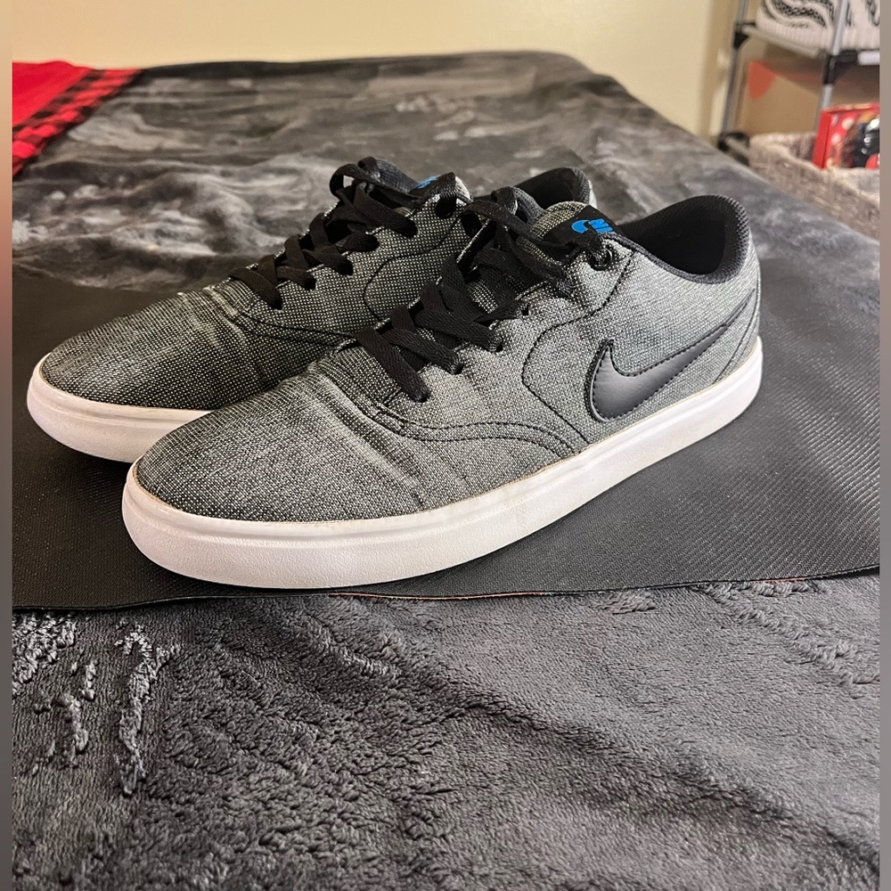 Nike SB Check Solar Gray Casual Shoes Sneakers Men's Size 10 great condition!